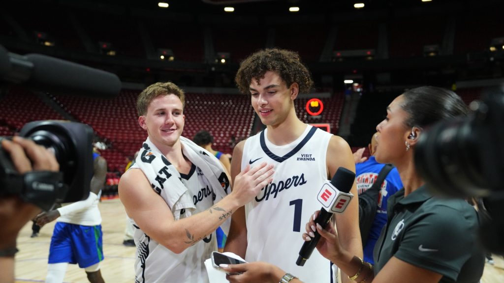 Clippers lập kỷ lục 128 điểm, Keaton Wagler ghi 26 trước Timberwolves